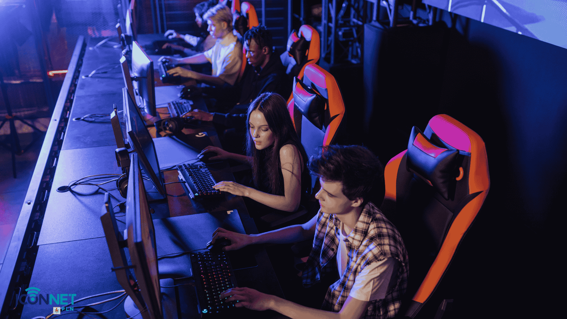 Setup gaming dengan koneksi internet fiber optik cepat dan rendah ping